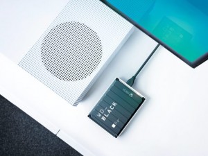 04_15mm_Xbox_BlackonWhiteXbox_710x532
