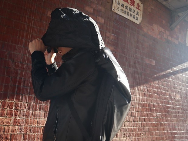 急な雨でも安心、いざとなれば被れるフード付き「kabuリュック」がサンコーから