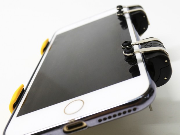 4つのトリガーを追加できる、上海問屋「6本の指で瞬間操作！スマホ用ショットボタン」
