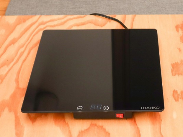 冷めずに晩酌が楽しめる、載せるだけでホカホカな「フードウォーマープレートミニ」