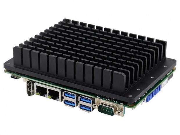 Whiskey Lake-U搭載のファンレス3.5インチSBC、iBASE「IB919」