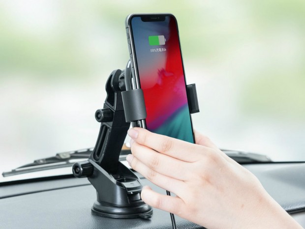 サンワダイレクト、自動開閉機構とQi充電機能を備えた車載スマホホルダー発売