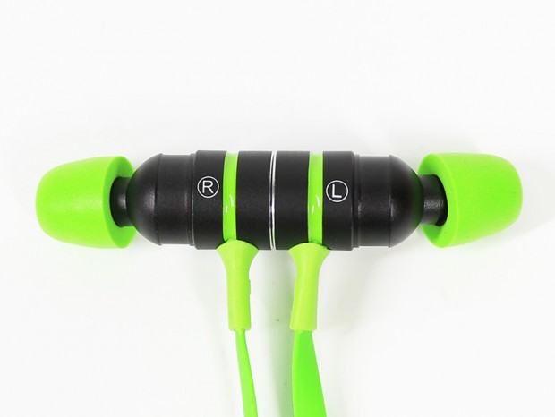 軽い装着感ながらヘッドホン並の重低音。上海問屋「ゲーミングイヤホン G20」発売