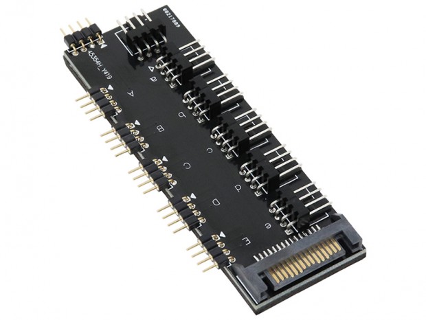 RGB LEDコネクタとPWMコネクタを5分岐できる基板、アイネックス「RLD-SPL5FAN5」