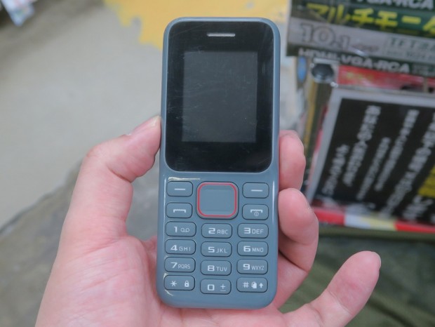 2 000台以上が売れた ケータイ風の スマホ子機 に新作が登場 カメラ付きで税抜1 600円 エルミタージュ秋葉原