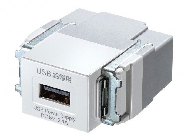サンワサプライ、急速充電対応の埋め込みUSB給電用コンセント発売