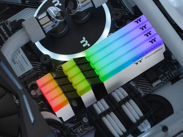 Thermaltake「TOUGHRAM RGB」シリーズに、ホワイトのカラバリモデル追加