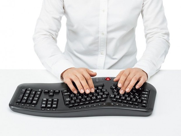 サンワサプライ、光学式トラックボール内蔵のエルゴノミクスキーボード「SKB-ERG6BK」