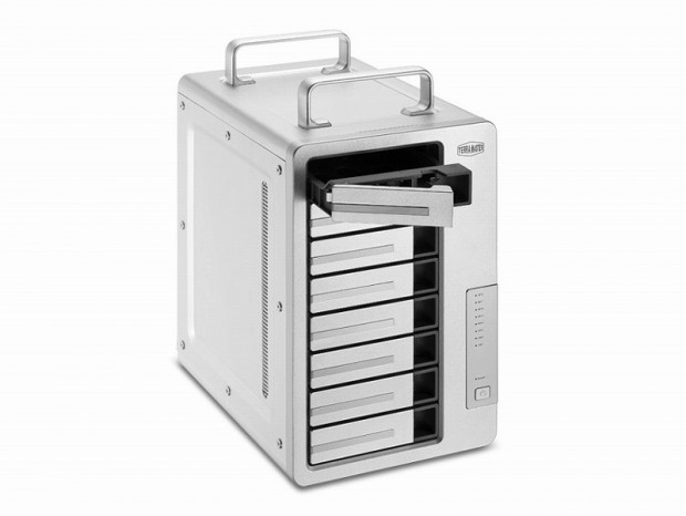 D8_Thunderbolt3_800x600c