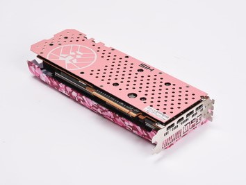ピンクとブルーの2色。色鮮やかな迷彩柄を施したRX 5700 XT、HIS「ARMY」シリーズ