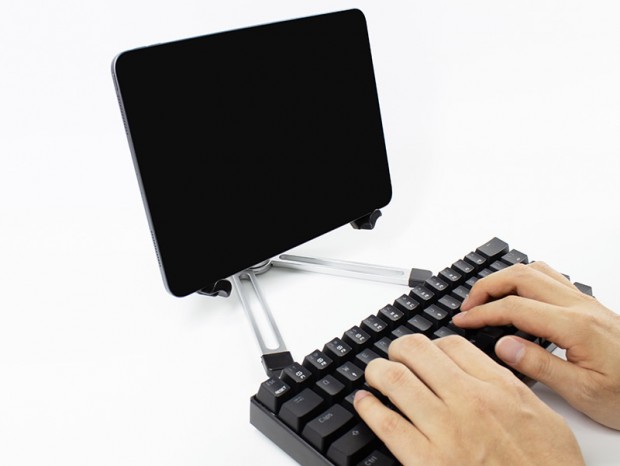 折りたたむとこうなる、上海問屋のアルミ合金製マルチモバイルスタンド