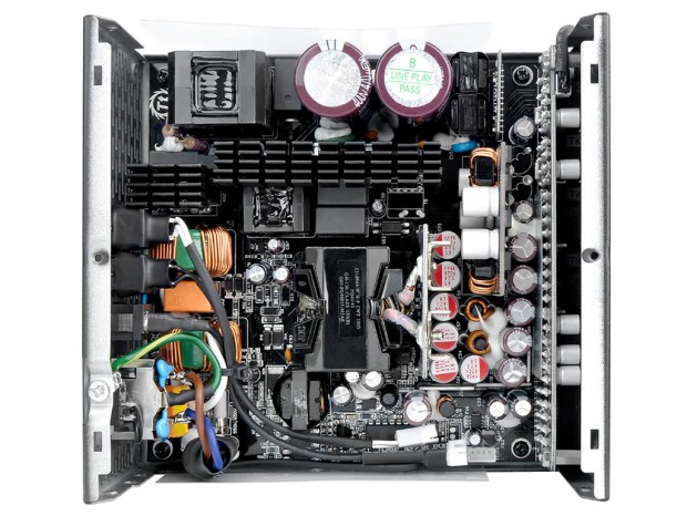 Thermaltake、「TOUGHPOWER GF1 GOLD」シリーズ計6製品を同時発売