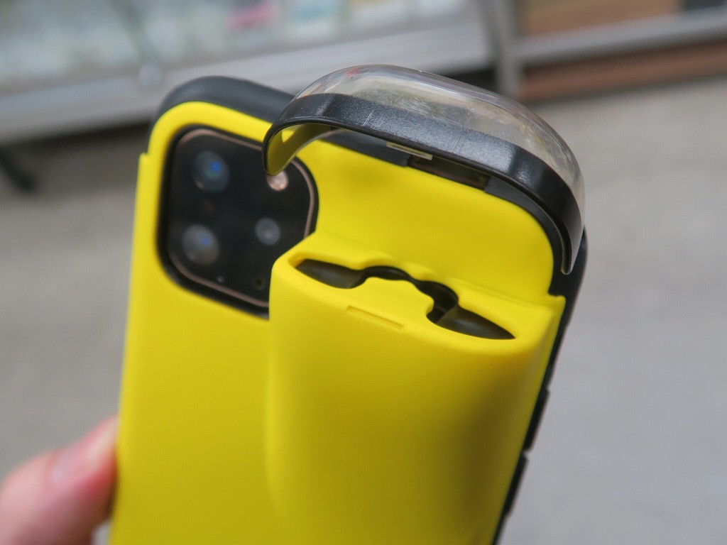 もも　AirPods Pro箱　iPhone11 もっこり”部分にAirPodsを収納できるiPhone 11ケースが発売