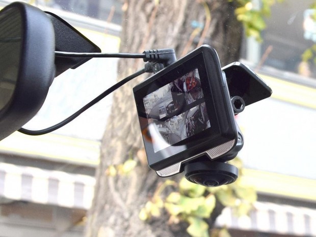 サンコー、小型のタッチ液晶を備えた360°カメラ+リアカメラの死角なしドラレコ発売
