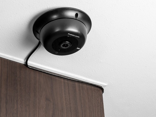 1台で部屋中グルリと撮れる、プラネックス「スマカメ360 天井タイプ」発売