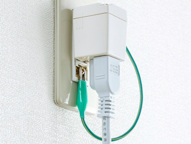 高温時に自動で電源を遮断する、サンワサプライ「温度ヒューズ内蔵アダプタ」
