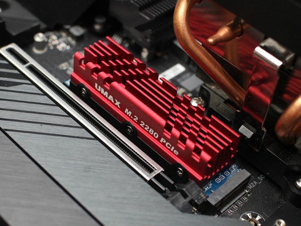 大型ヒートシンク搭載のPCIe4.0 M.2 SSD、UMAX「M1200」シリーズ