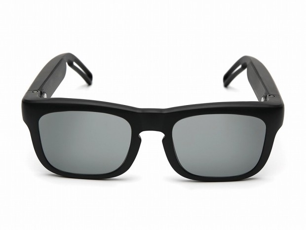 近接サラウンドサウンドが楽しめる、スマートサングラス「Mutrics」が登場