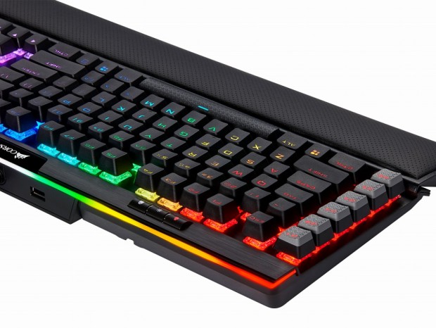 CORSAIR、全部入り仕様の大型ゲーミングキーボード「K95 RGB PLATINUM XT」