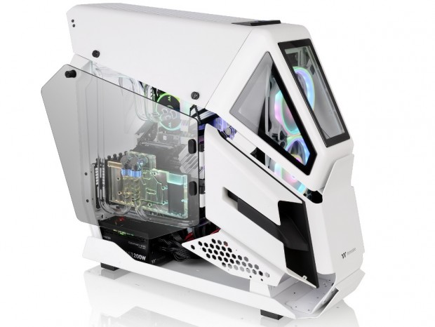 ヘリコプターデザインのオープンフレーム型PCケース、Thermaltake「AH  