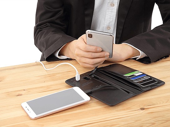 スマホもお金も入る、バッテリー内蔵サイフ「Superby」が登場