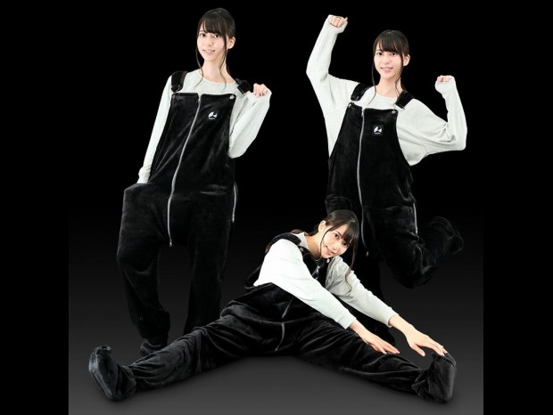 着やすく動きやすい、下半身特化の着る毛布「ダメ着オーバーオール」が発売