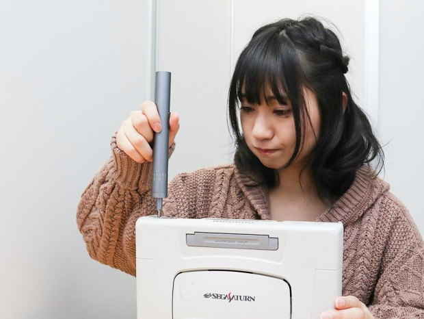 無段階のトルク調整ができるペン型電動精密ドライバーがサンコーから