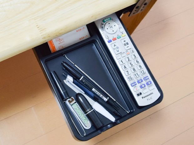 欲しい場所にちょっとした収納を追加。クランプ式の「ちょこっトレイ」がサンコーから