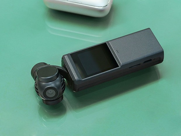 滑らか4K動画が撮影できる、3軸ジンバル内蔵のハンドヘルドカメラ「POMi」発売