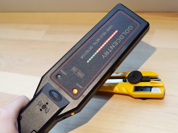 サンコー、音と振動の警告を切り替えられる「ハンディ金属探知機」を4,980円で発売