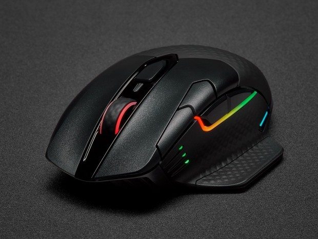 CORSAIR、“有線より低遅延”を謳うワイヤレスゲーミングマウス「DARK CORE RGB PRO」