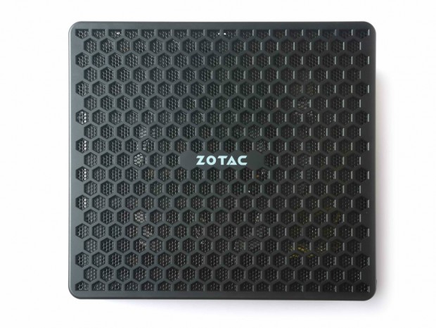 Xeon EとQuadro P5000標準の小型ワークステーション、ZOTAC「ZBOX QX3P5000」