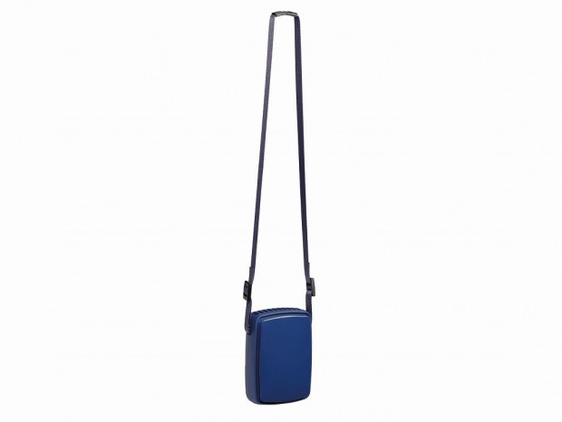 グリーンハウス、首元に風を送るハンズフリーのネックストラップファン発売