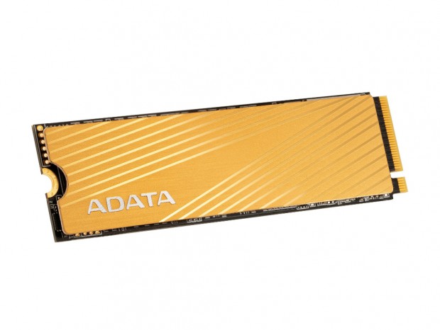 金色の薄型ヒートシンクを搭載したNVMe M.2 SSD、ADATA「FALCON」