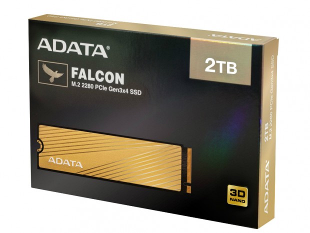 金色の薄型ヒートシンクを搭載したNVMe M.2 SSD、ADATA「FALCON」
