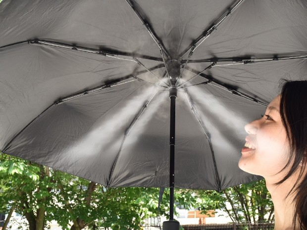 サンコー、涼める折りたたみ傘「折り畳みミストシャワーブレラ」発売