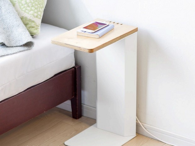スマホ充電のために作られたナイトテーブル、サンワダイレクトから発売