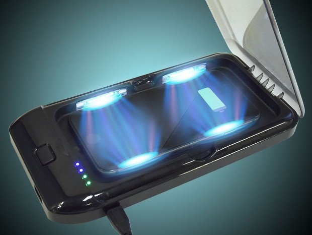 サンコー、ワイヤレス充電しながらUV除菌できる「スマホクリーンルーム」発売
