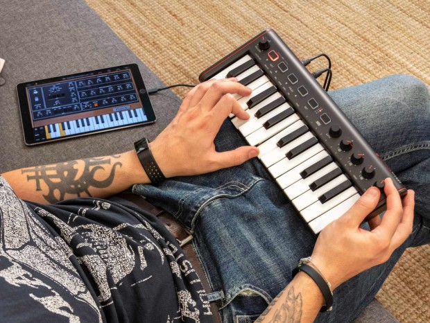 iPad/iPhoneに直接つながるモバイルMIDIキーボード、IK Multimedia「iRig Keys 2 Mini」