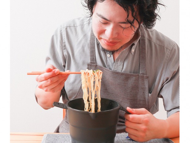 折りたためるから場所をとらない、サンコー「おひとりさま電気調理ケトル『やわらか鍋』」