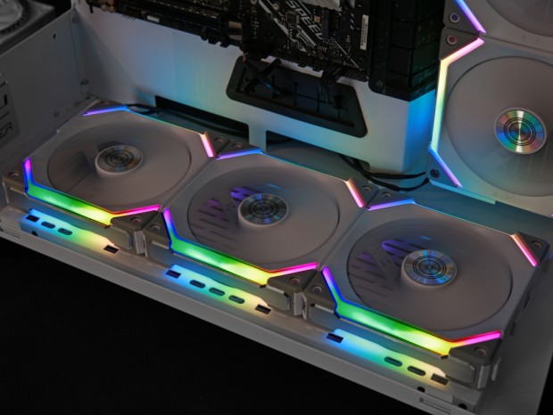 Lian Li ファン　セット UNI FAN SL-INF リバースブレード - LIAN LI は PC ケースの大手