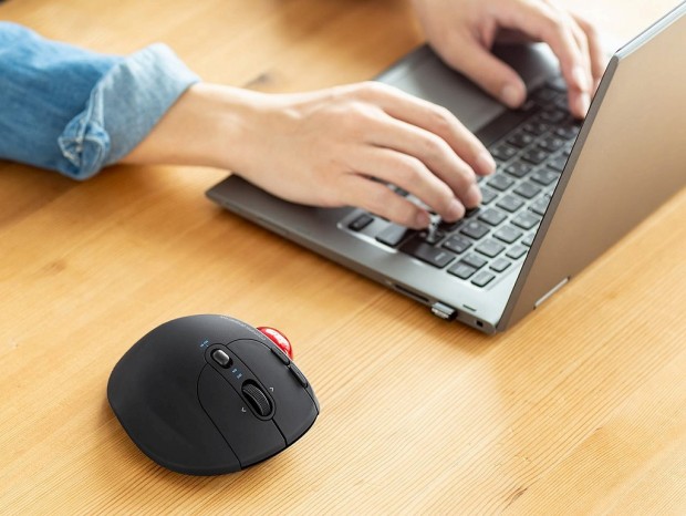 サンワダイレクト、Bluetoothと2.4GHz接続に対応したトラックボール「400-MATB155」