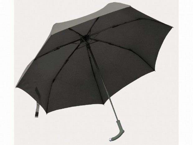 雨の日に傘とスマホを片手で。傘を持ちながらスマホが使える「スマホ傘」