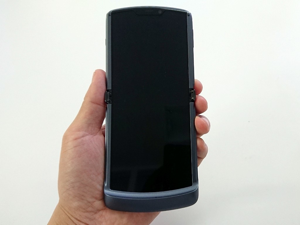 フィーチャーフォンっぽい折りたたみ5Gスマホ「Motorola Razr 5G」が