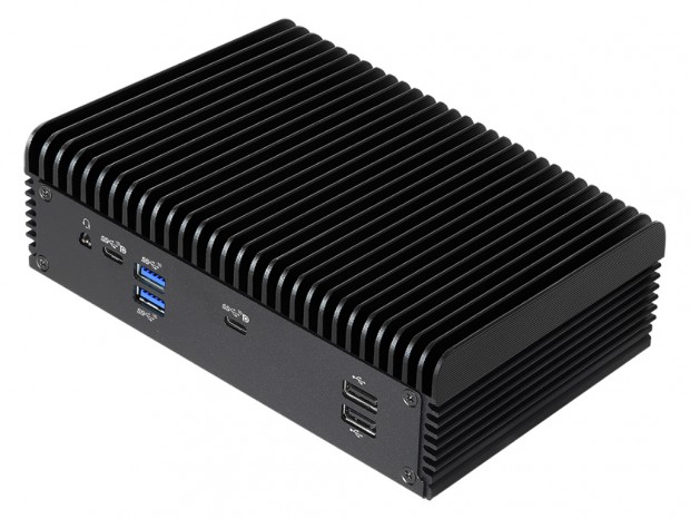Ryzen Embedded V2000搭載の小型ファンレスPCがASRock Industrialから