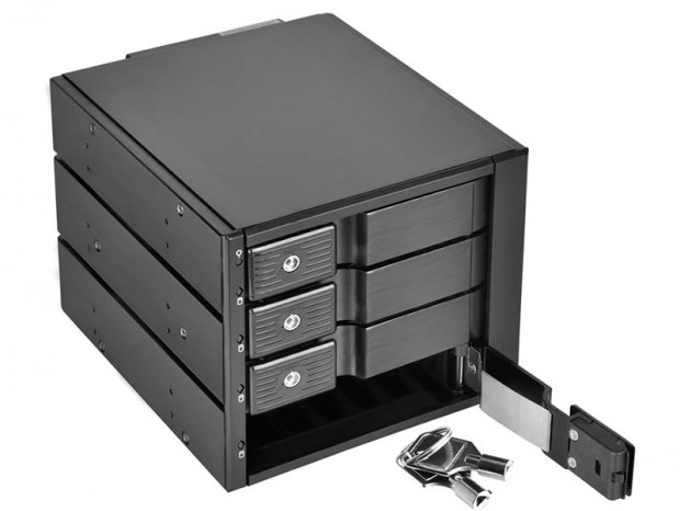 SilverStone、5.25インチ内蔵型SATA/SASリムーバブルベイ「FS304/FS301」国内発売
