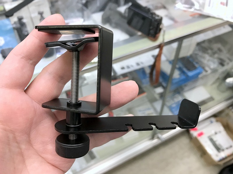 デスクに後付けできる 安価なクランプ式のヘッドセットハンガーがjttから発売 エルミタージュ秋葉原 デスクに後付けできる 安価なクランプ式のヘッドセットハンガーがjttから発売 エルミタージュ秋葉原