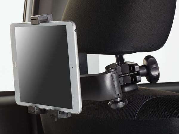 エレコム、ヘッドレストにスマホ・タブレットを設置できる後部座席用の車載ホルダー