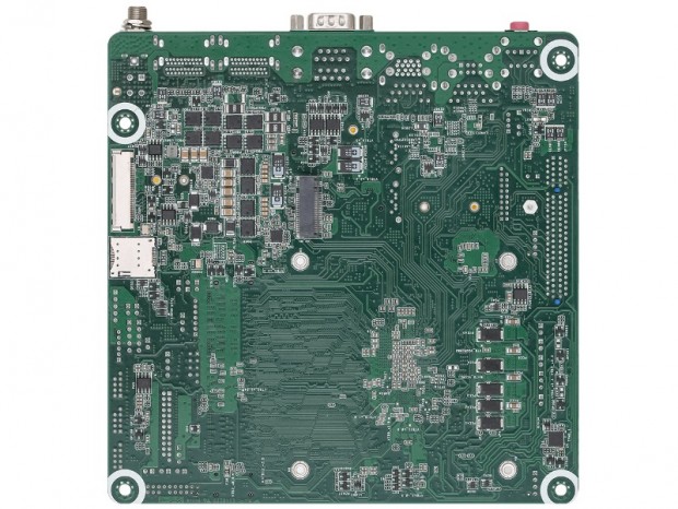 Ryzen Embedded V2000搭載のMini-ITXマザーボード、ASRock Industrial「IMB-V2000」