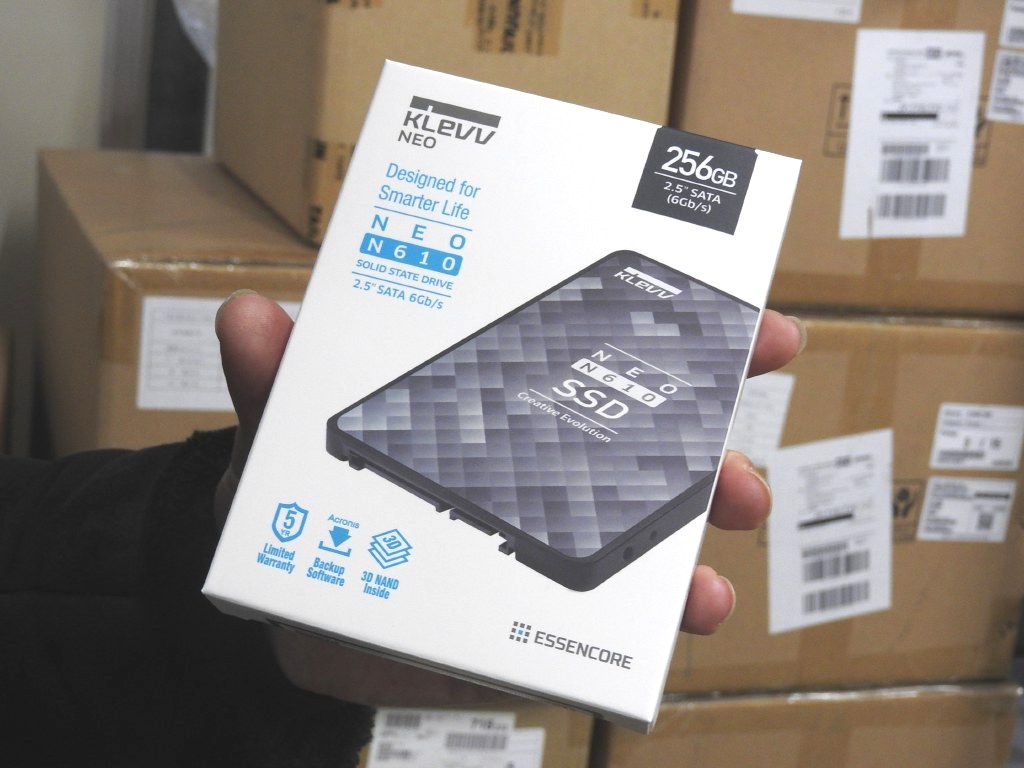 キャッシュ内蔵で最安クラスの2.5インチSSD、ESSENCORE「KLEVV NEO